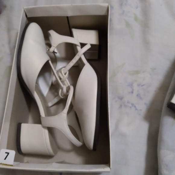 Shoes - Picture 7 of 7